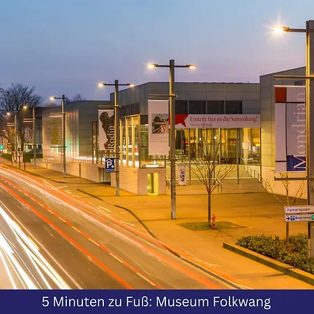 Modern Und Ruhig, Mit Garage & Ps4, Nahe Messe, Rue Und Uniklinik, Voll Ausgestattete Kueche, Bad Mit Dusche Und Badewanne Lägenhet